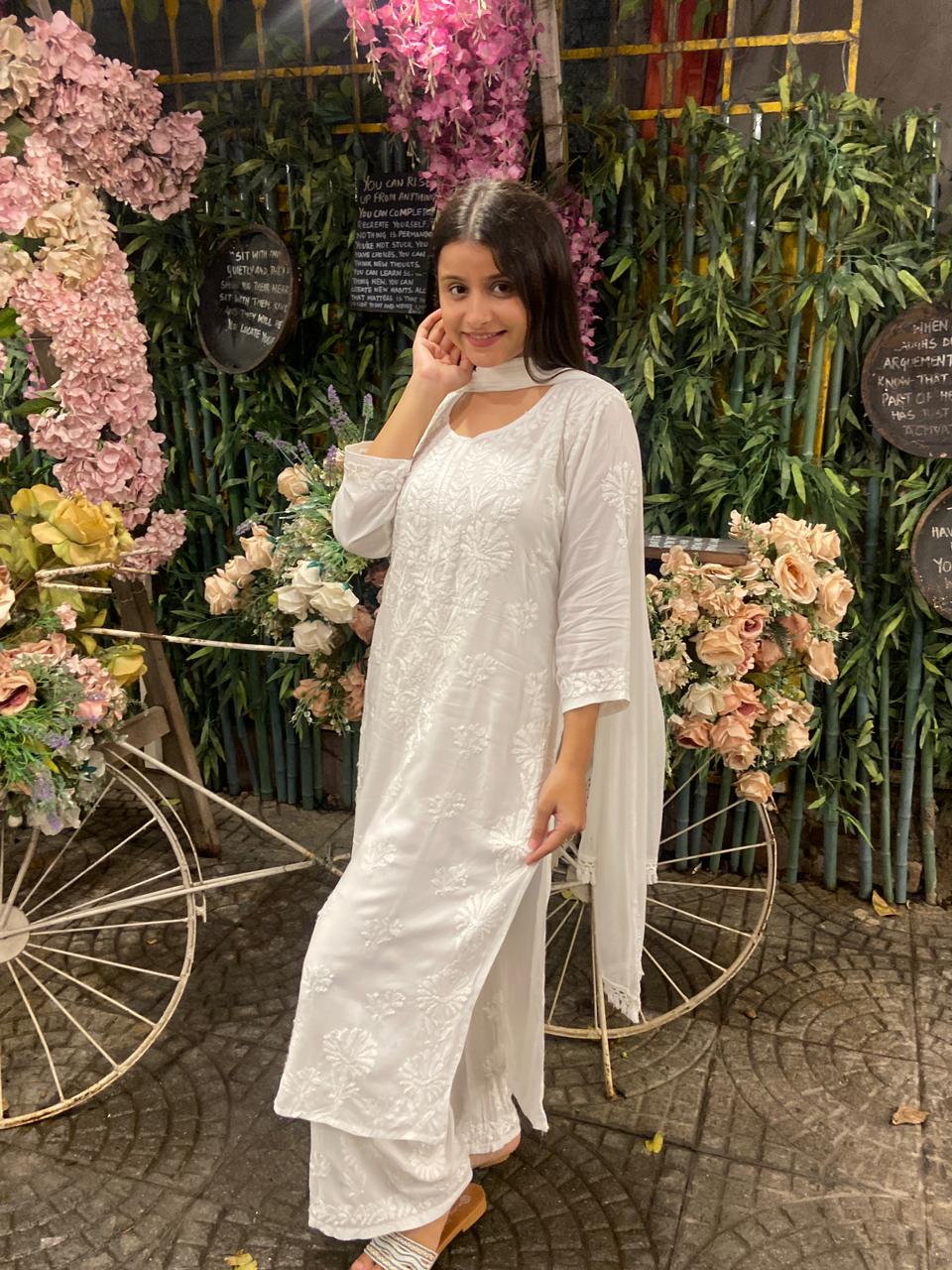 Chic and Casual: Hand-Embroidered White Chikankari Sets for Everyday Elegance